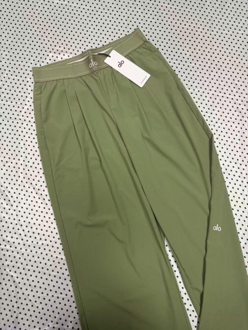 Alo Yoga Dune Grass💚Suit Up Trouser Regular Loose Fit Minimalist and Versatile - Picture 2 of 10